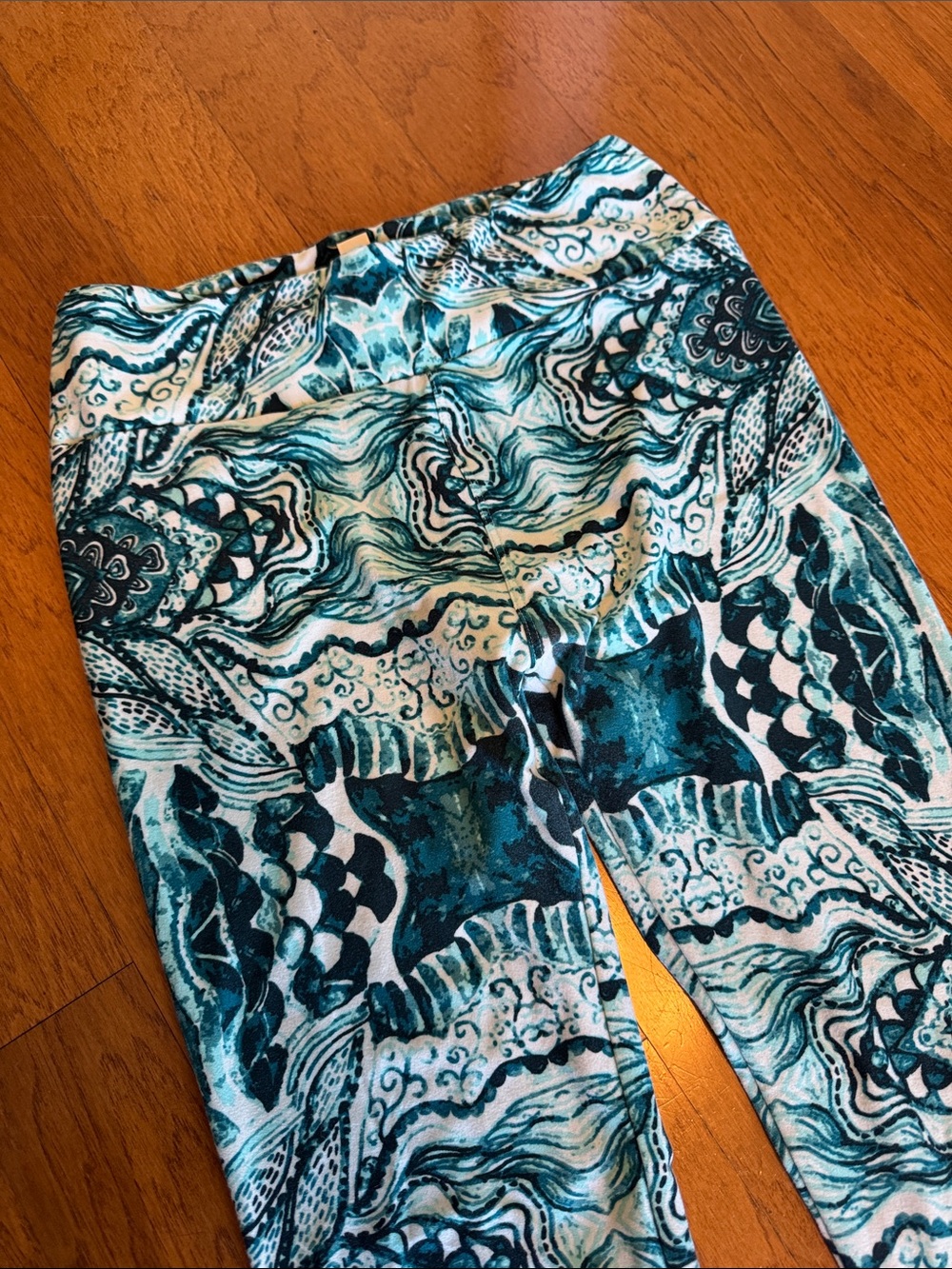 LulaRoe Mermaid tail turquoise Patterned Leggings